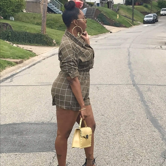 LE LIS OLIVE LONG SLEEVED CHECKERED SHORTS ROMPER - Picture 5 of 8